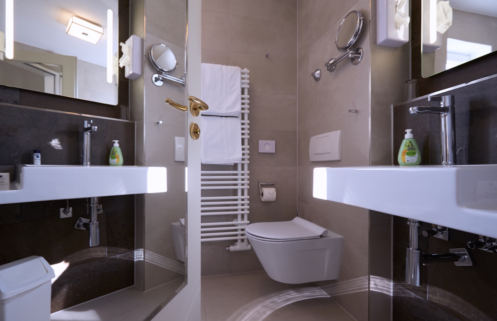 Badezimmer mit Badewanne