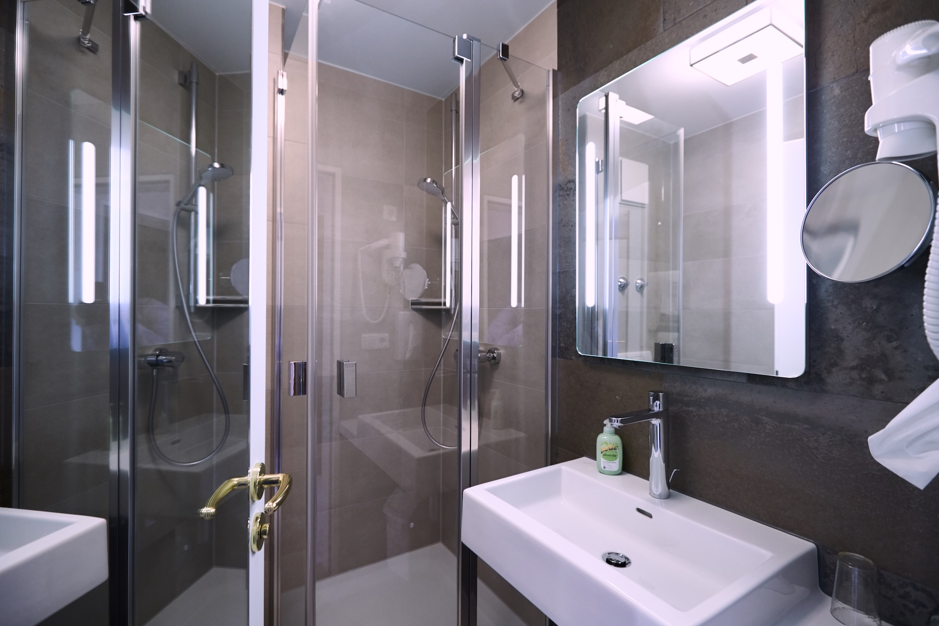 Badezimmer mit Badewanne